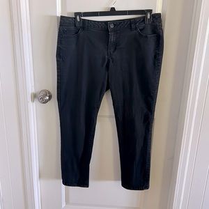Black Denim Capri Jeans